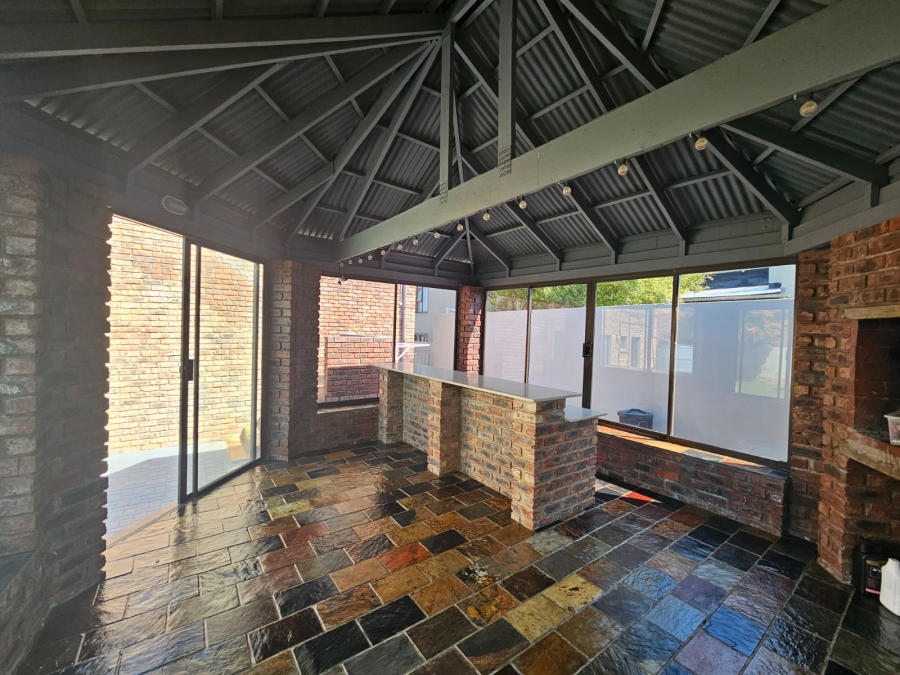 To Let 5 Bedroom Property for Rent in Stilbaai Wes Western Cape